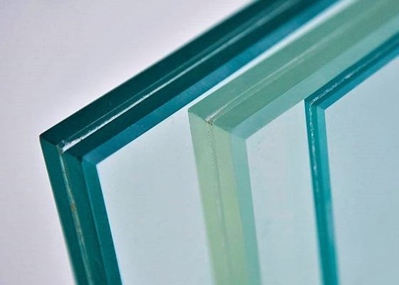El vacío BAJO de E aisló la mitad vacía micro de cristal del espacio moderada